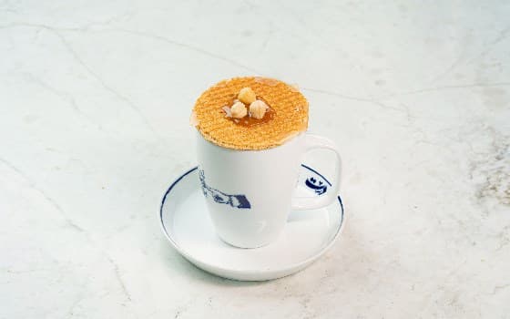 قهوه و وافل هلندی